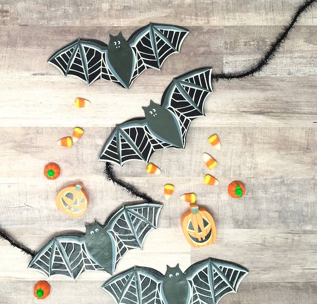 Easy Bat Garland with candy