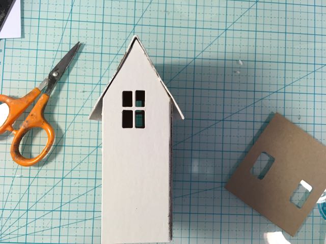 Starry Roof Patriotic House with altered side piece glued on #putzhouse #Fourthofjuly #holidaypaperhouse