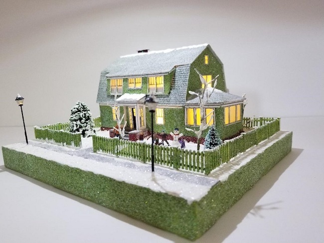 Lee's Dutch Colonial Holiday House