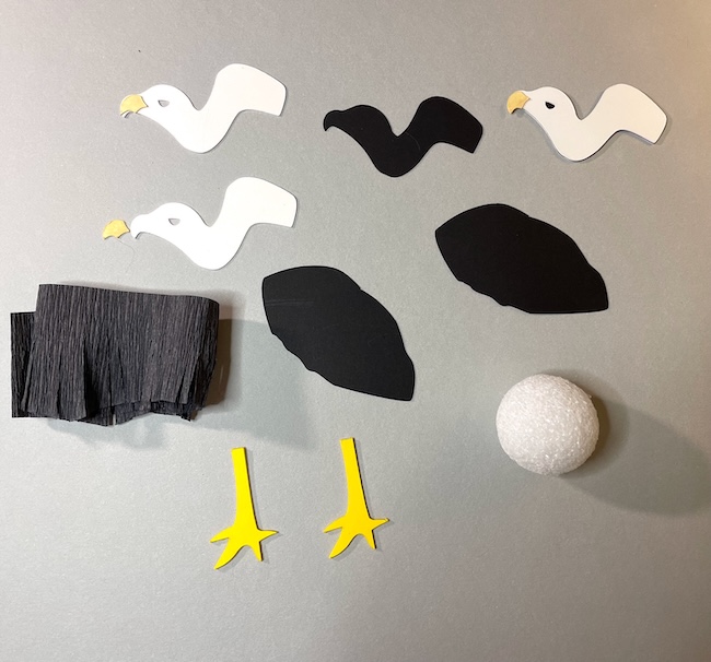 Main pieces for Vulture cake topp