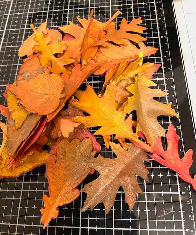 Paper leaves with mica stain for shine