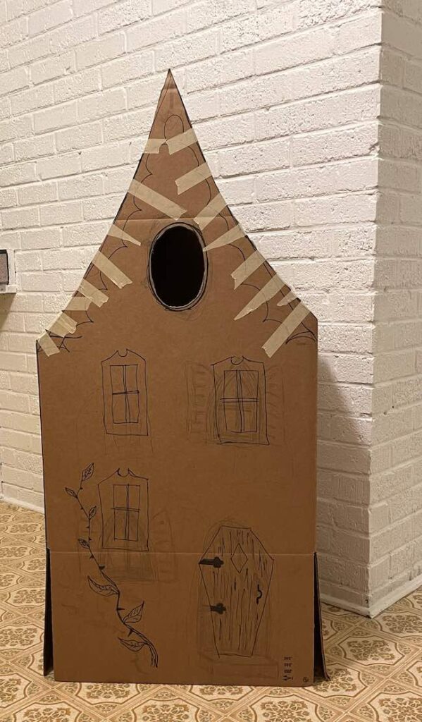 Preliminary cardboard structure of house costume box