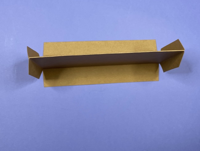 Shelf with tabs in proper orientation