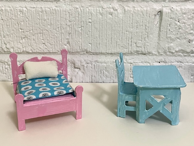 Tiny furniture bed table and chair