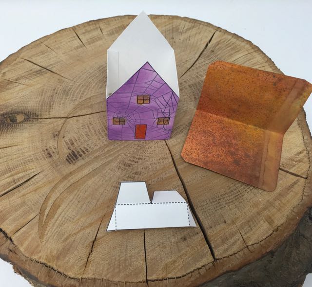 Tiny spidery pop-up house #popuphouse #paperpattern #papercraft
