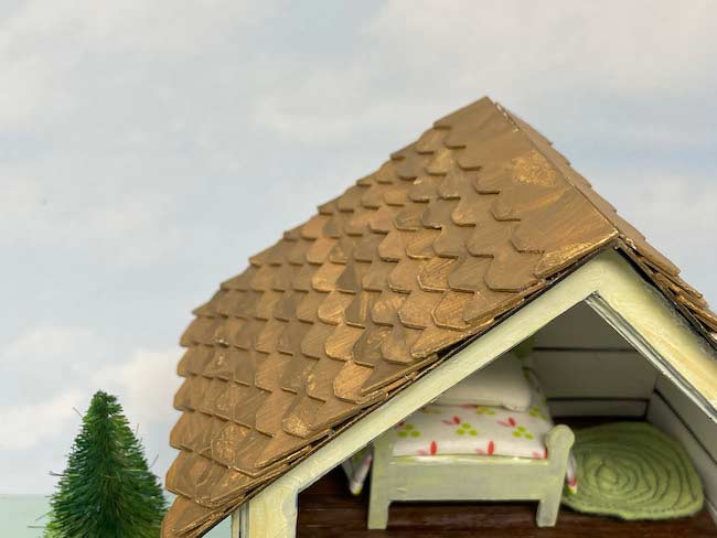 finished-roof-glued-on-house