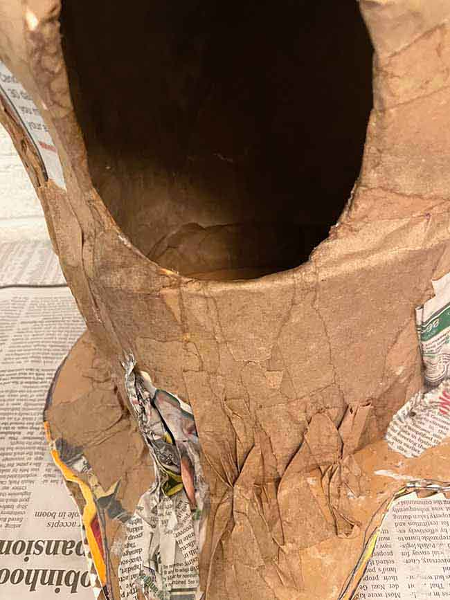 How to Make a Tree Trunk With Brown Packing Paper